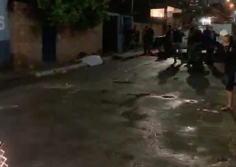 Homem é assassinado a tiros enquanto conversava com mulher em Manaus