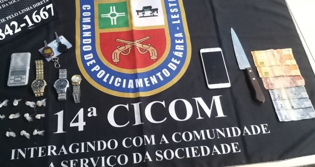 Dupla é presa dentro de casa após assaltar motorista de app em Manaus