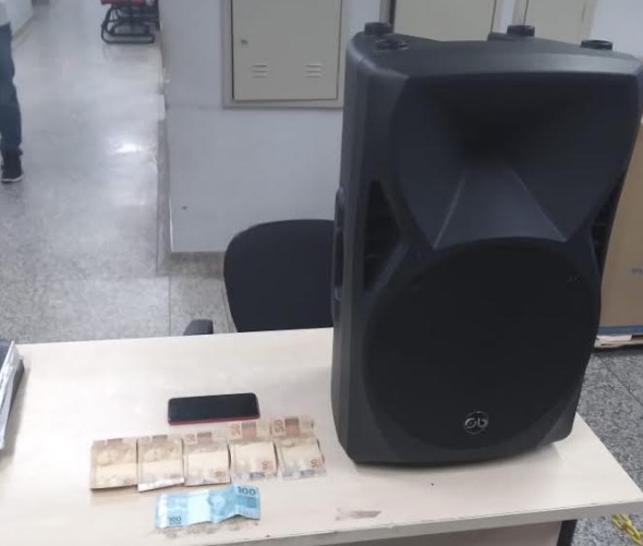 Mulher rouba igreja, tenta vender equipamentos e acaba presa em Manaus