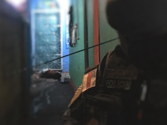 Jovem é executado a tiros dentro de vila em Manaus