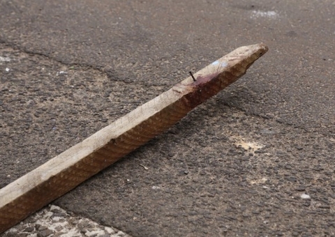 Jovem tenta espancar avó e irmãs com pedaço de pau em Manaus