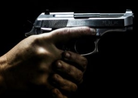 Homem é executado com tiro na cabeça em rua de Manaus