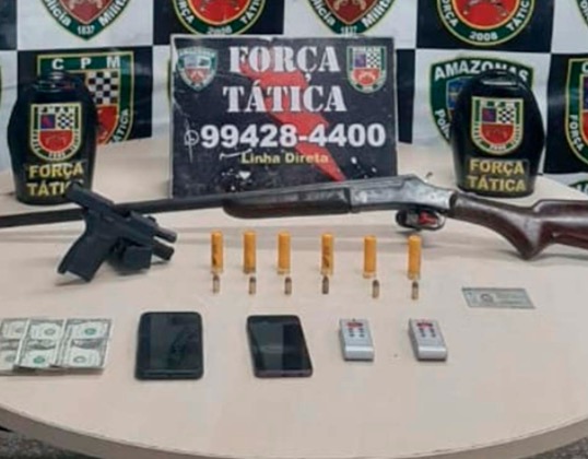 Foragido é encontrado com armas e 'chapolin' em sítio de Manaus