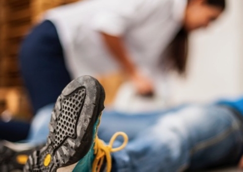 Pistoleiros abrem fogo contra homem em plena luz do dia em Manaus 