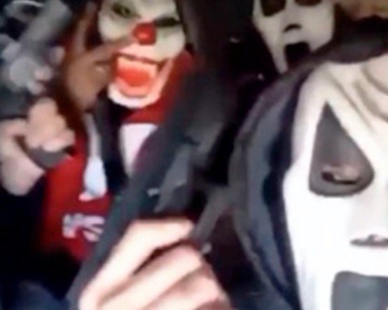 Criminosos de assalto com família refém usaram máscaras de filmes de terror