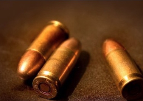 Homem mata mulher e fere amiga com quatro tiros em Manaus 