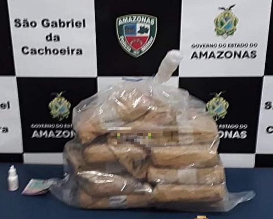 Mulher e comparsas são presos com drogas escondidas em barco no Amazonas