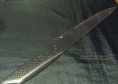 Após assaltar ônibus com faca, dupla é perseguida e espancada em Manaus