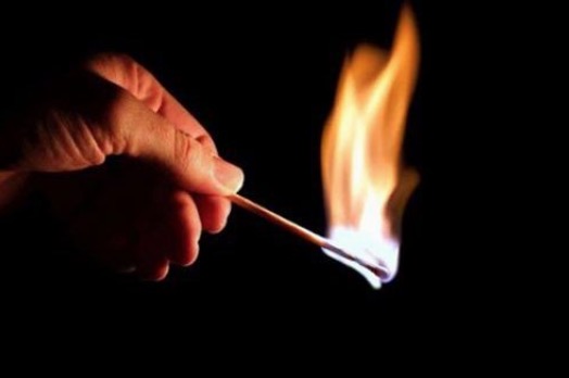 Homem é preso após tentar incendiar casa com a família dentro no Amazonas