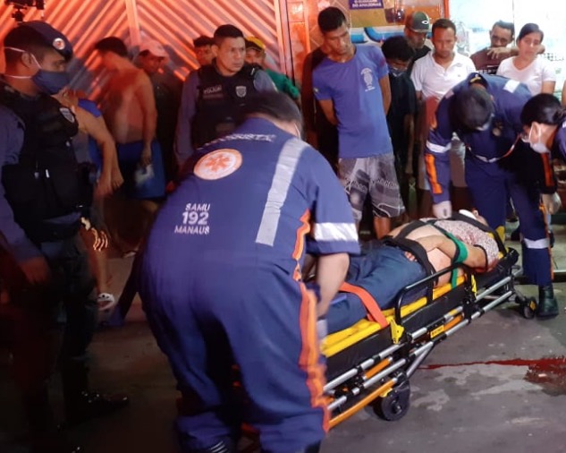 Peruano é baleado ao sair de mercadinho em Manaus