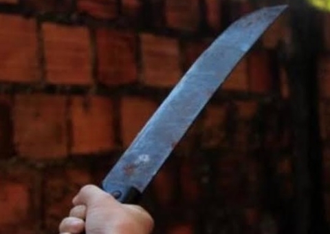 Homem é preso após tentar matar jovem a golpes de terçado no Amazonas