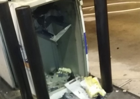 Bandidos explodem cofre de posto de combustíveis durante assalto em Manaus