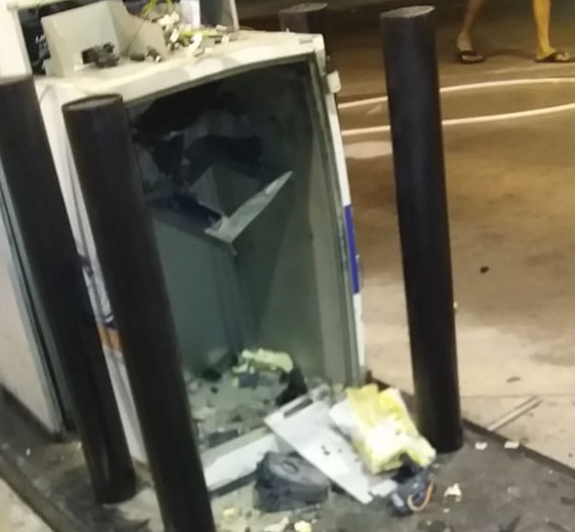 Bandidos explodem cofre de posto de combustíveis durante assalto em Manaus