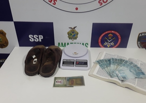 Homem é preso com ouro avaliado R$ 13 mil escondido em sandália no Amazonas
