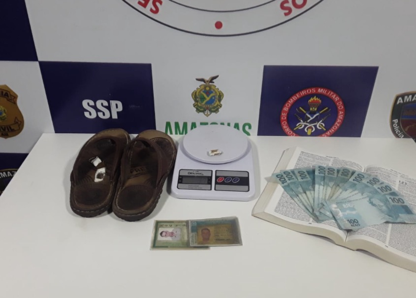 Homem é preso com ouro avaliado R$ 13 mil escondido em sandália no Amazonas