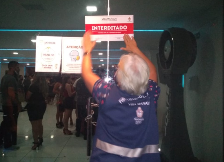 Casa de shows e evento de boi são fechados por aglomerações em Manaus 