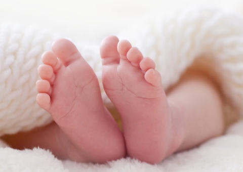 Adolescente tenta matar desafeto e acerta bebê de 3 meses com um tiro