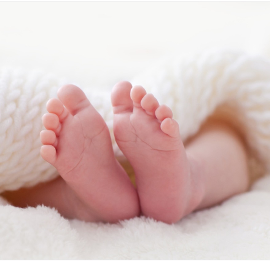 Adolescente tenta matar desafeto e acerta bebê de 3 meses com um tiro