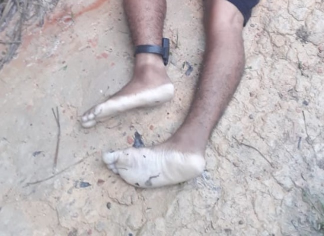 Com tiros na cabeça e costas, homem é encontrado morto em ramal de Manaus