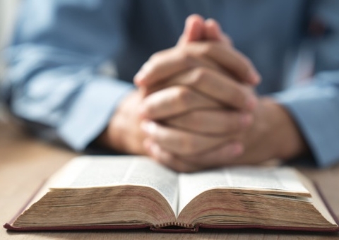 Homem que se dizia pastor para aplicar golpes é preso em Manaus 