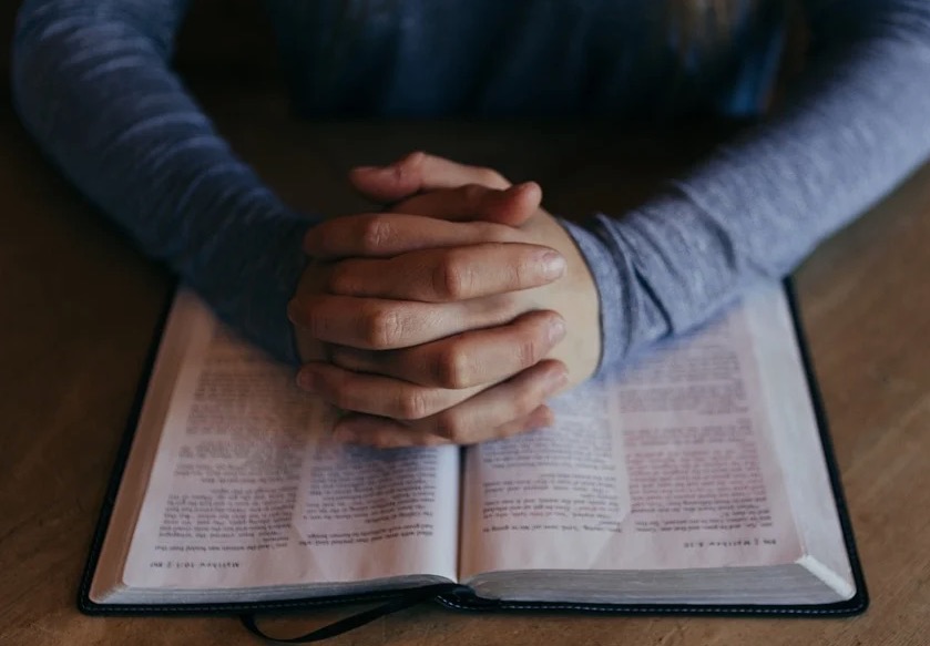 Homem que se dizia pastor para aplicar golpes é preso em Manaus 