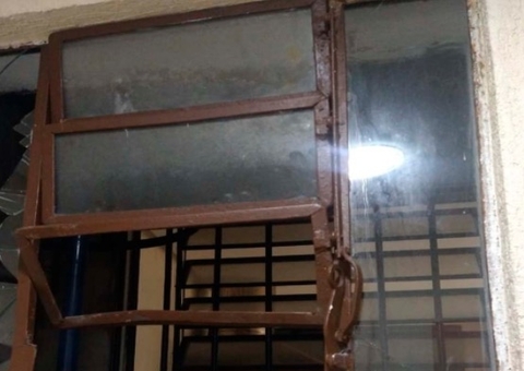 Homem é preso em cima de telhado após roubar R$ 15 mil em joias em Manaus