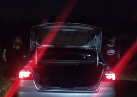 Em Manaus, dupla rouba carro de motorista de app mas foge a pé ao ver a PM