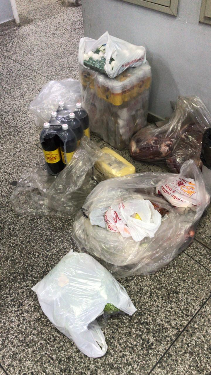 Trio de venezuelanos é preso após tentar furtar supermercado em Manaus 