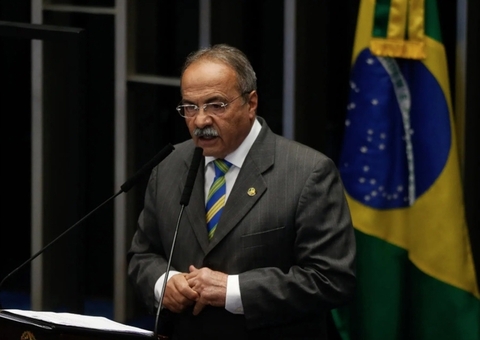 PF apreende possível ouro na casa de senador flagrado com dinheiro na cueca