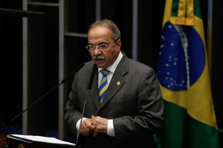 PF apreende possível ouro na casa de senador flagrado com dinheiro na cueca