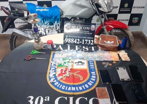 Suspeitos são presos com drogas e moto adulterada em Manaus