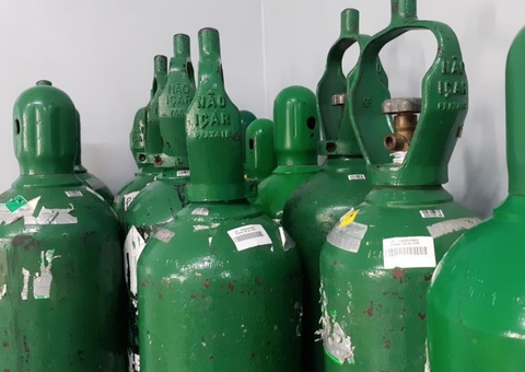 Polícia apreende 44 cilindros de oxigênio escondidos em casa de Manaus
