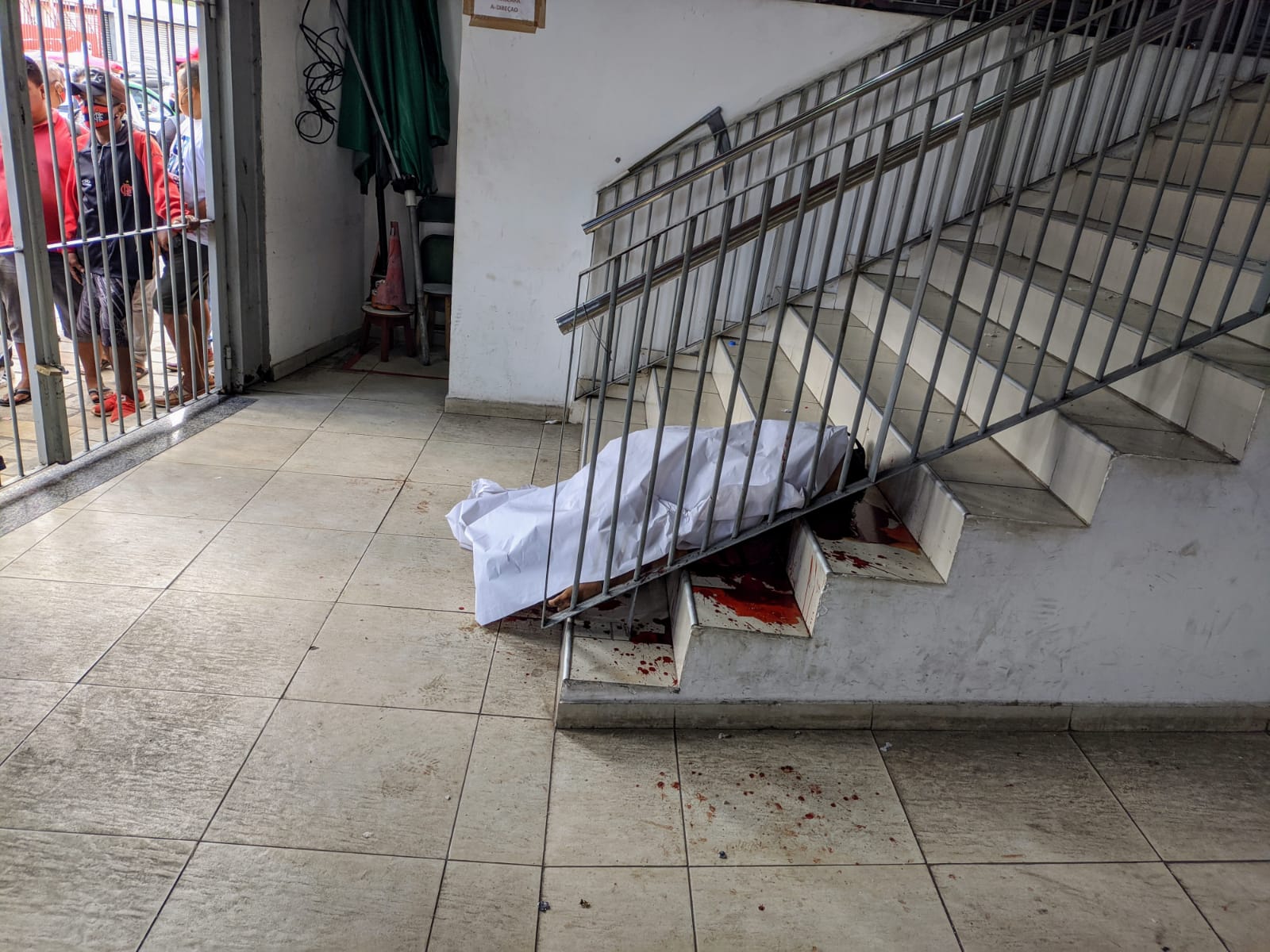 Homem morto em galeria de Manaus fazia compras com a família; diz polícia