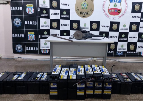 Trio é preso por furtar baterias de operadoras de telefone em Manaus
