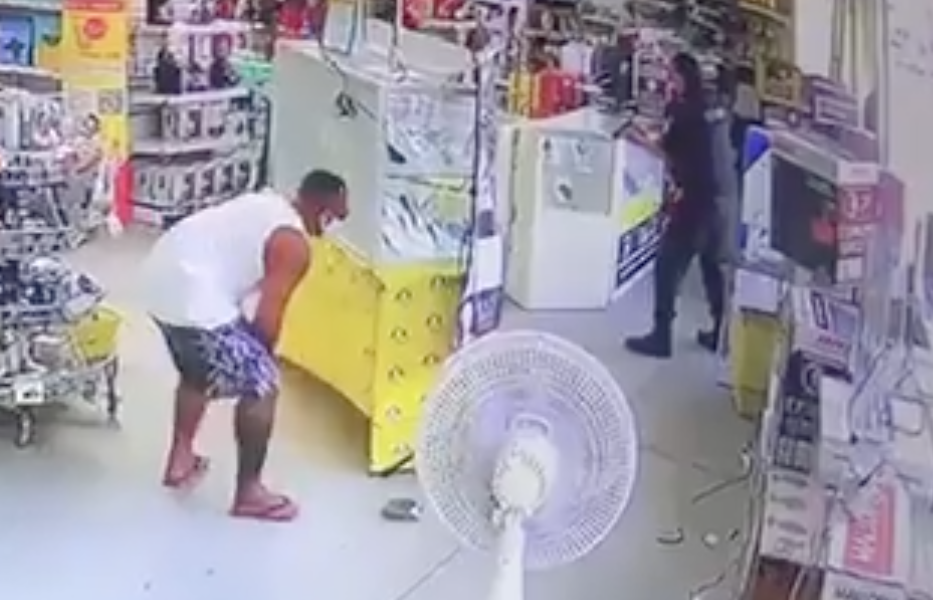 Vídeo: PM é morto com tiro na cabeça ao tentar impedir assalto