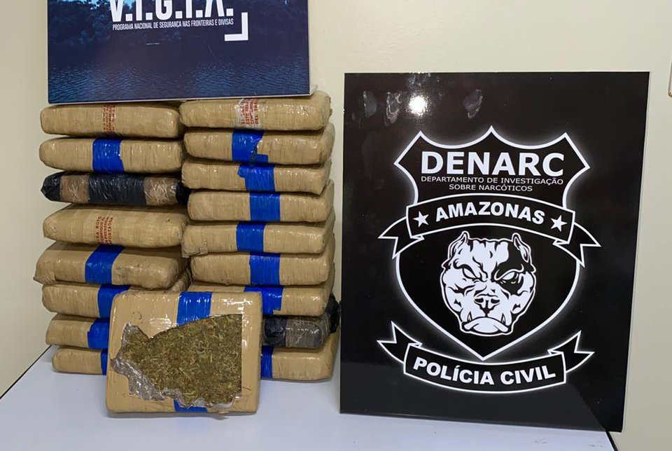 Dupla é presa com maconha avaliada em R$ 90 mil em Manaus 