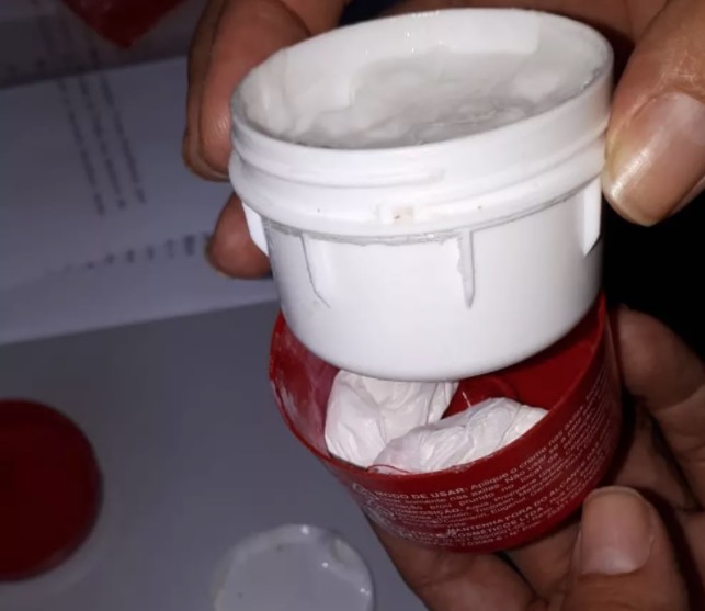 Adolescente é apreendida com drogas escondidas em creme no Amazonas