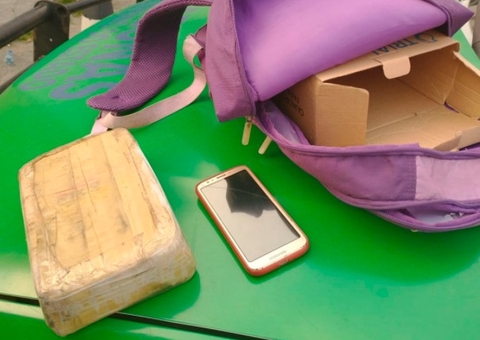 Jovem é preso com 1 kg de droga escondido dentro de mochila em Manaus