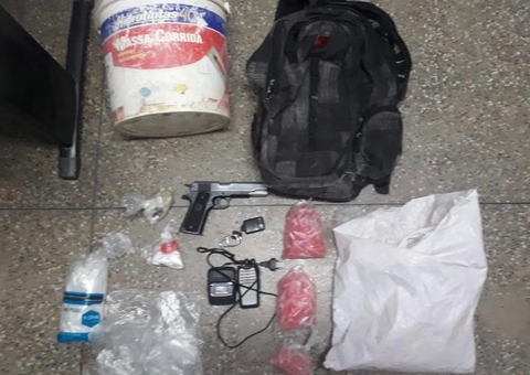 Homem foge de abordagem policial e é preso com drogas no carro em Manaus 