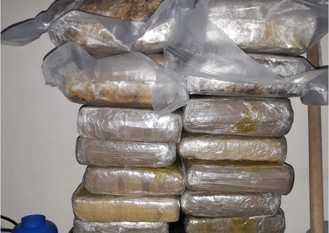 Jovem é presa e adolescente apreendida com drogas em embarcação no Amazonas