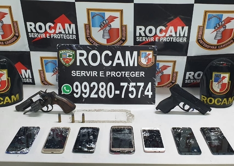 Após cometer assaltos dupla apanha de populares e vai presa em Manaus 