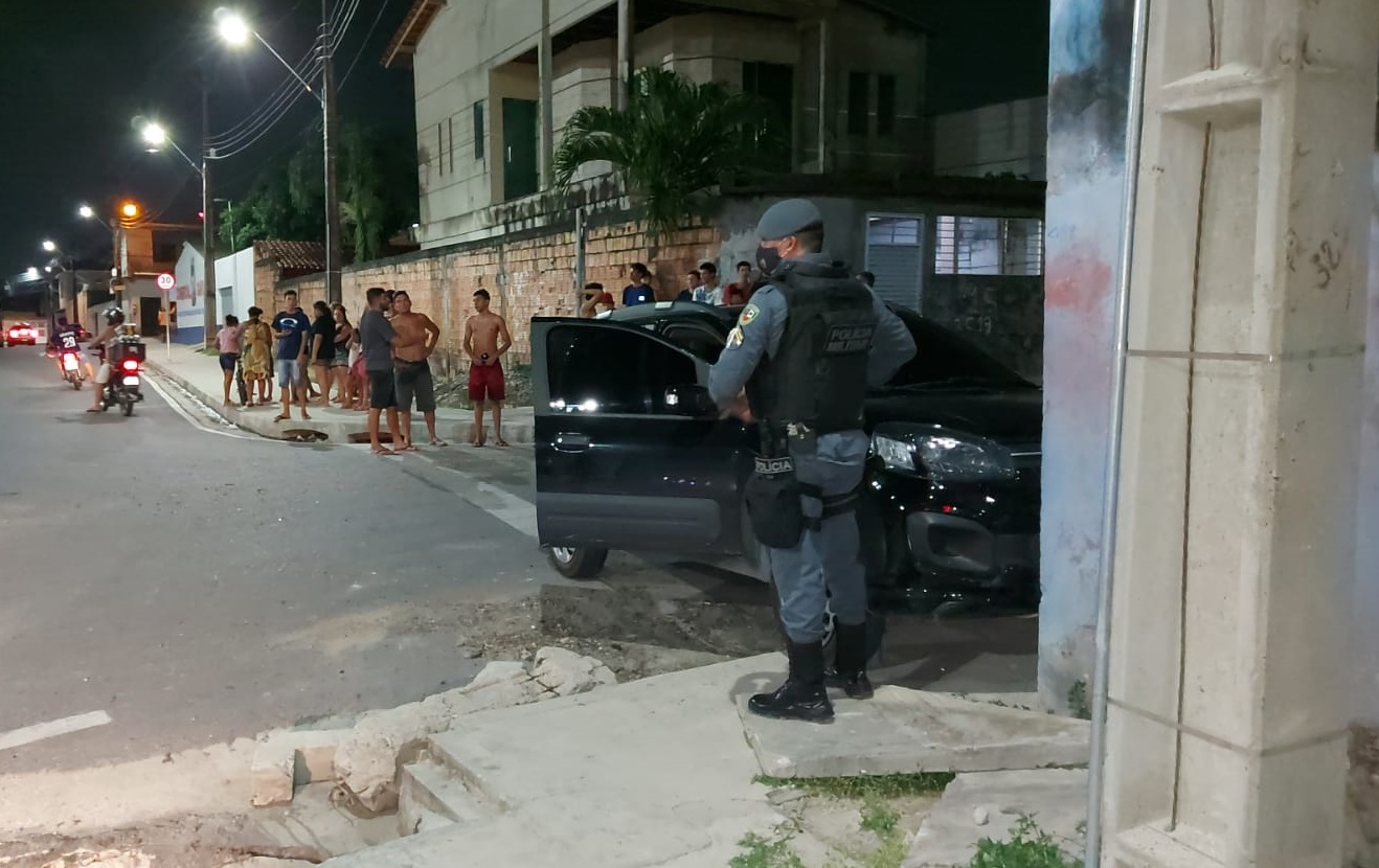 Suspeitos de fazer arrastão em carro de aplicativo são presos em Manaus