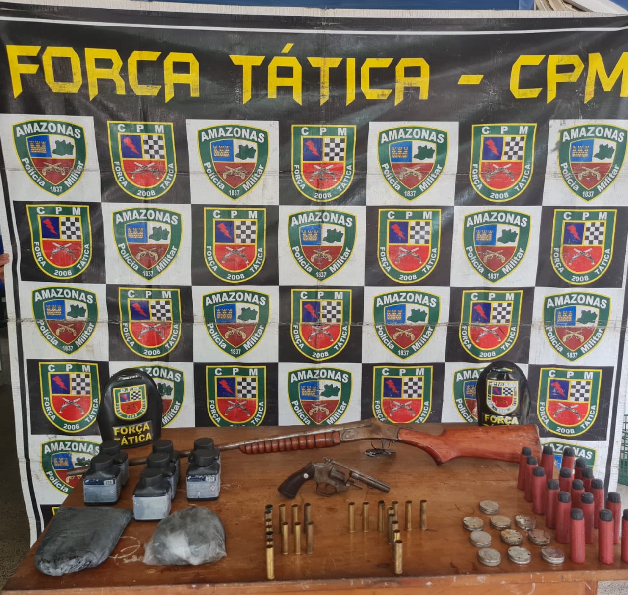 Jovem é preso com armas furtadas de Fórum no Amazonas 