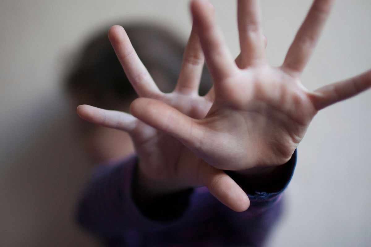 Menina de 9 anos é estuprada por amigo da família