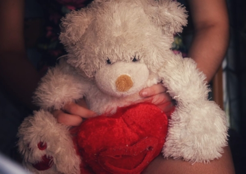 Tio estupra sobrinha e pede desculpa à mãe da vítima por mensagem em Manaus