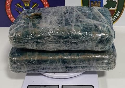 Dupla é presa com droga avaliada em R$ 25 mil em barco no Amazonas 