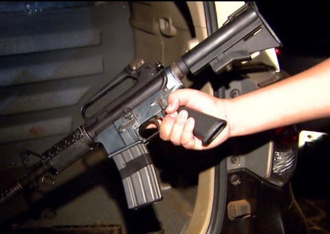 Fuzil furtado da casa de policial civil é recuperado em Manaus 