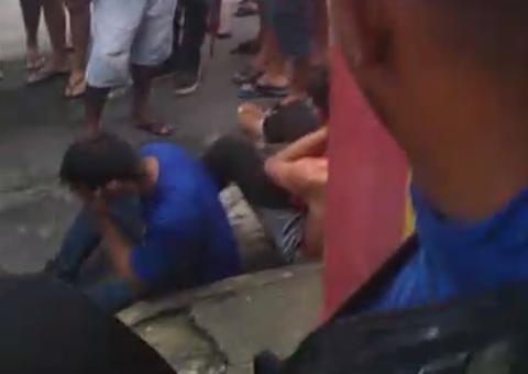 Dupla tenta assaltar mercadinho e acaba sendo espancada em Manaus