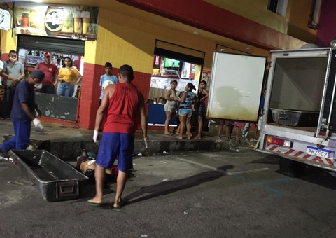 Jovem é executado a tiros enquanto comia churrasquinho em Manaus