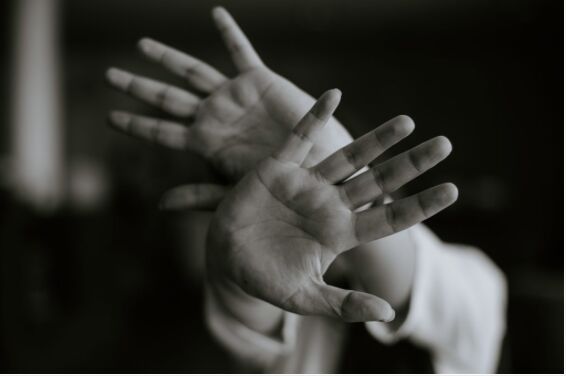 Mulher é espancada pelo marido e sofre aborto em casa